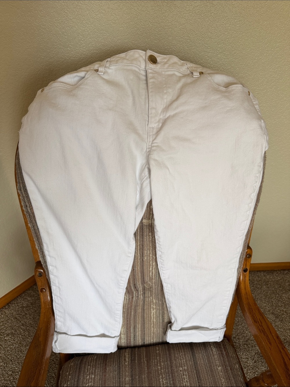 Women's White Mid-Rise Straight Cropped Jeans